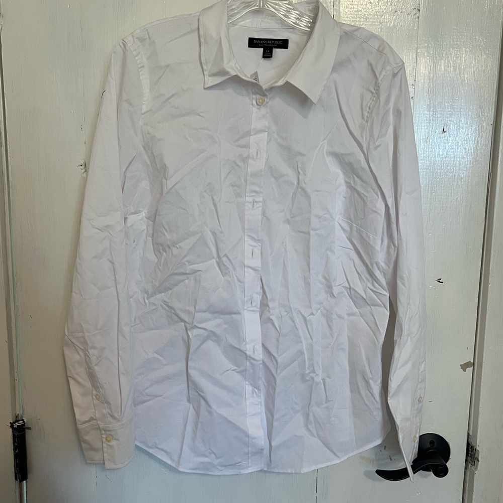 Banana Republic Women’s Crisp White Dress Shirt